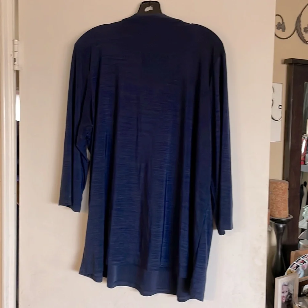 ❤️ SALE❗️EUC 3/4 length sleeve navy blue top - Picture 5 of 5